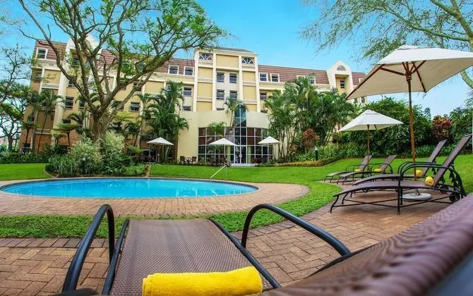StayEasy Mbombela - Havuz