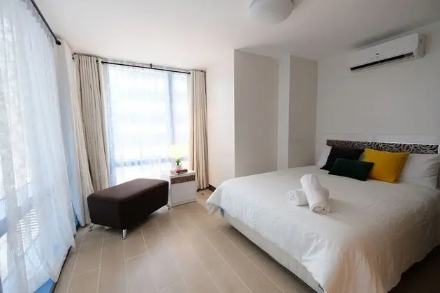 StayHome Asia at Two Central - Öne Çıkan Resim