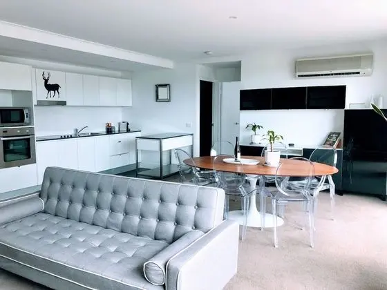 Staying Places - The Avenue