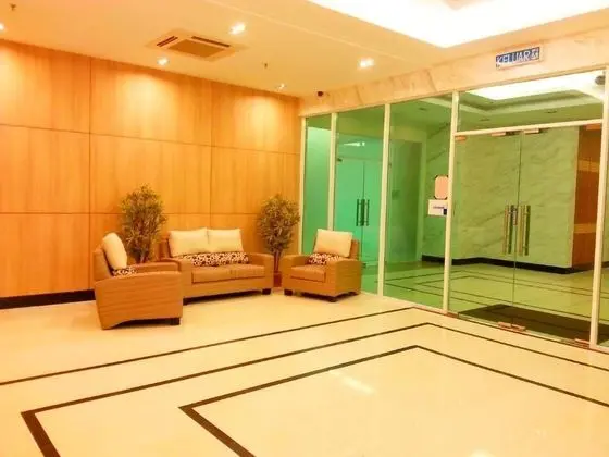 StayNest Suites at Gurney Drive - Lobi