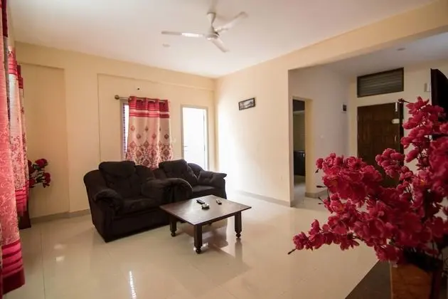 Stayvel Service Apartments - Lobi