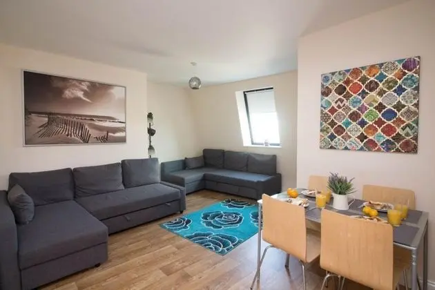 Stayzo Castle Penthouse 18- A Clean Fresh Modern Apartment With Free Wi-fi - Oda Düzeni