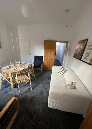 Stayzo House Accommodation- Coventry Free Parking - İç Mekan