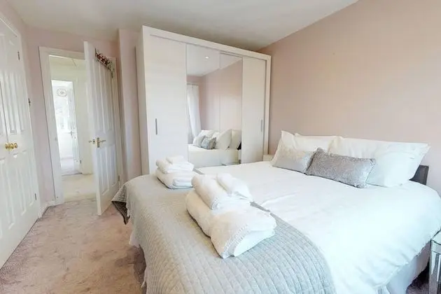 Stayzo Oaklands Near Hatfield Town Centre