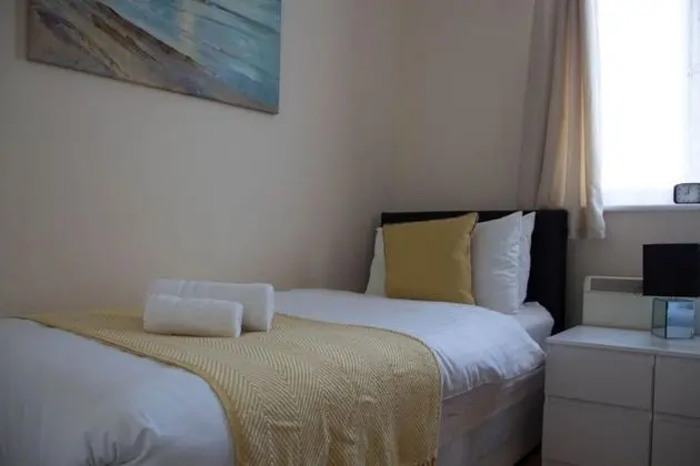 Stayzo Penthouse Accommodation 1- Premier Lodge - Oda