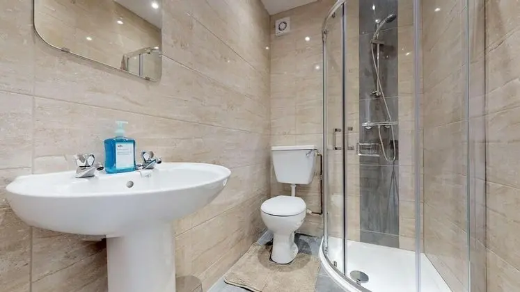 Stayzo Stylish House Accommodation in Westminster - Banyo Tipleri