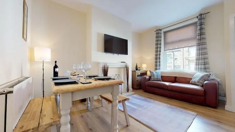 Stayzo Stylish House Accommodation in Westminster - Oda