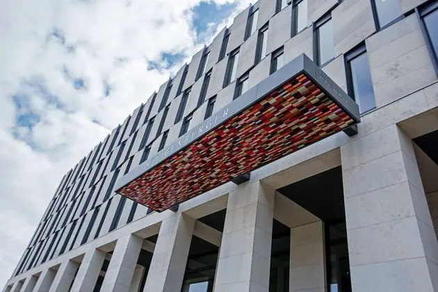 Steigenberger Airport Hotel Berlin - Dış Mekan