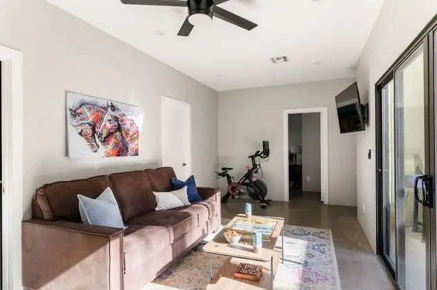 Stellar By Avantstay Modern Artist's Loft in Old Town w/ Patio - İç Mekan