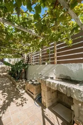 Steps to the beach family Home in Agioi Apostoloi - Dış Mekan