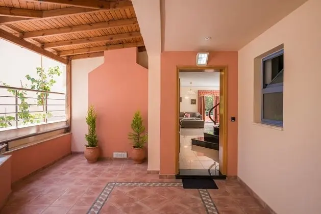 Steps to the Beach Spacious Home-Parking - Dış Mekan