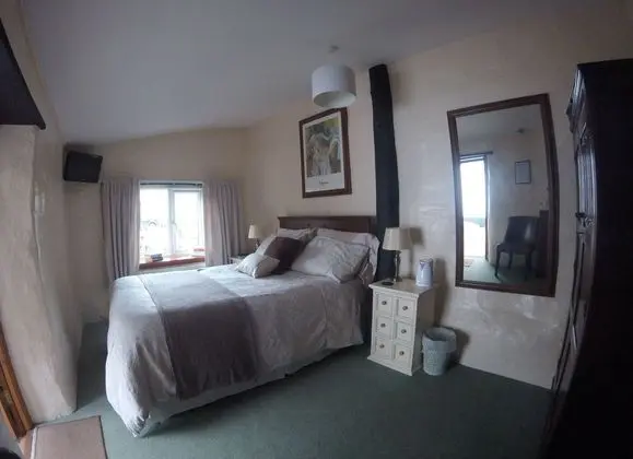 Steps Farmhouse - Guest house