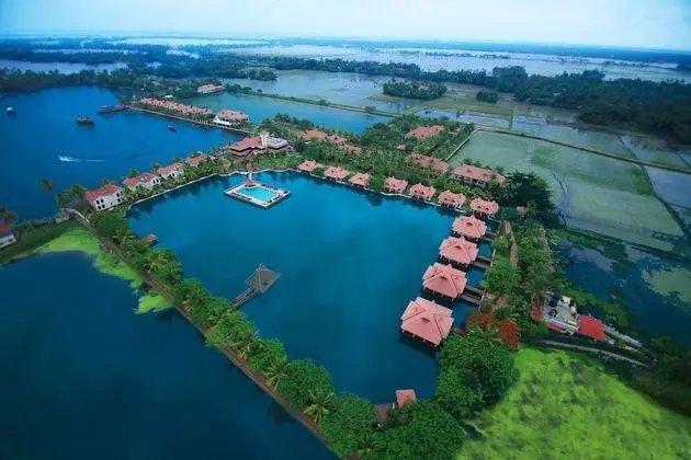 Sterling Lake Palace Alleppey - Havuz