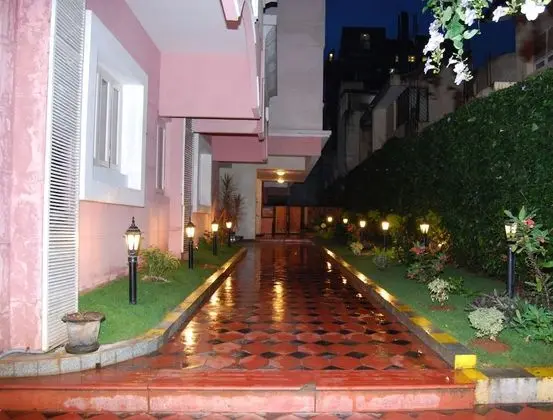 Sterling Living Space - Residency Road - Lobi