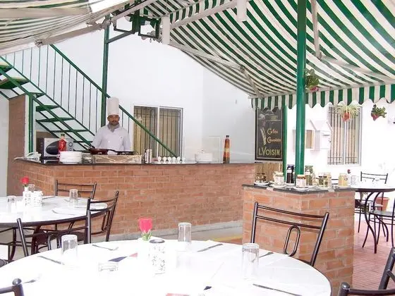 Sterling Living Space - Residency Road - Yerinde Yemek