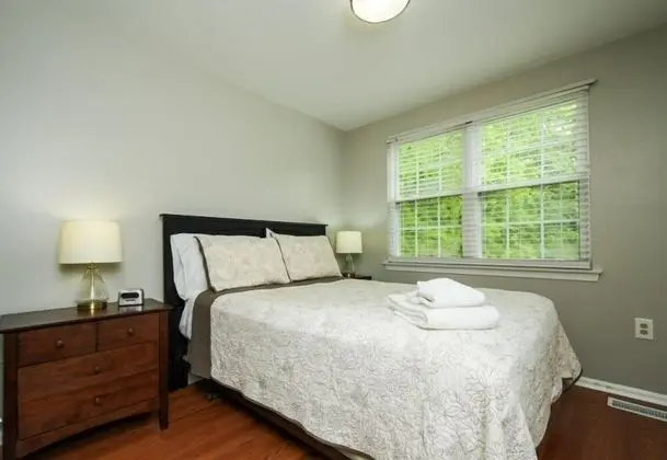 Sterling Townhome - Private & Santized, in a Quiet & Safe Neighborhood. Self Checkin, Pet Friendly! Super-host Support - Oda