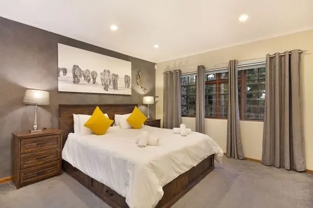 Stilt Seven by HostAgents