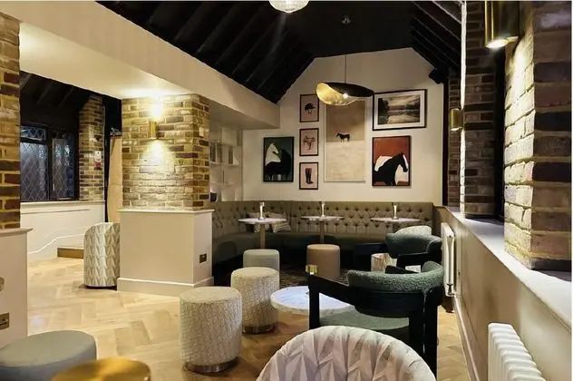 Stirrups Hotel - Lobi