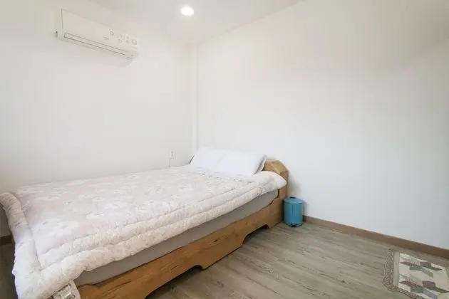 On The Stone Guesthouse 1 - Hostel - Oda Düzeni