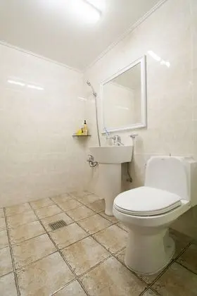 On The Stone Guesthouse 2 - Hostel - Banyo Tipleri