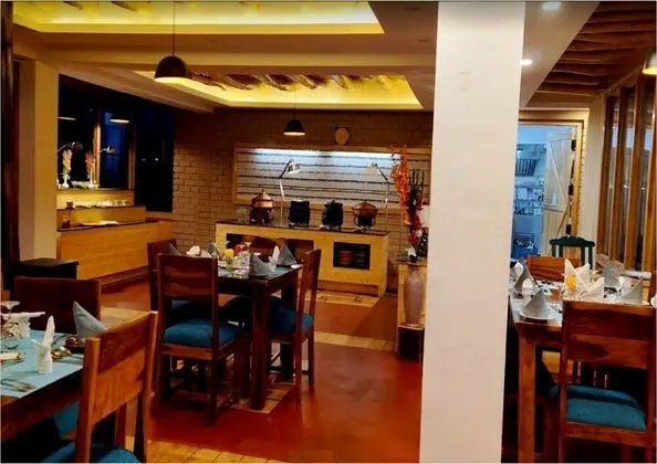Stone Hedge Hotel - Hunder - Yerinde Yemek