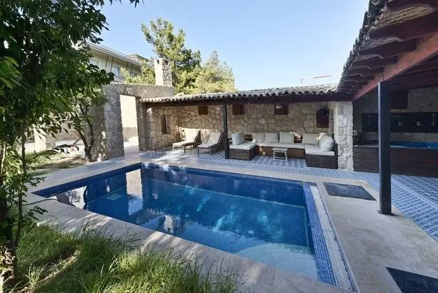Villa Stone House by Amy Villas