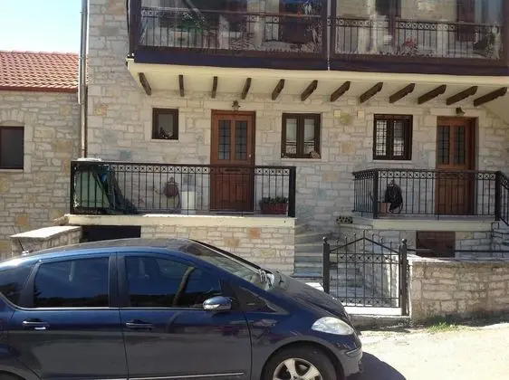 Stone House in Luscious Green Landscape - Dış Mekan