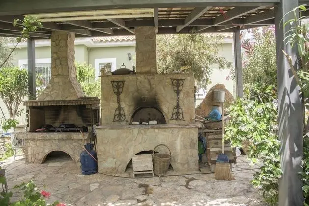 Stone Studio in Tower near Beach - Dış Mekan