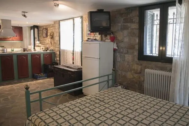 Stone Studio in Tower near Beach - Mutfak