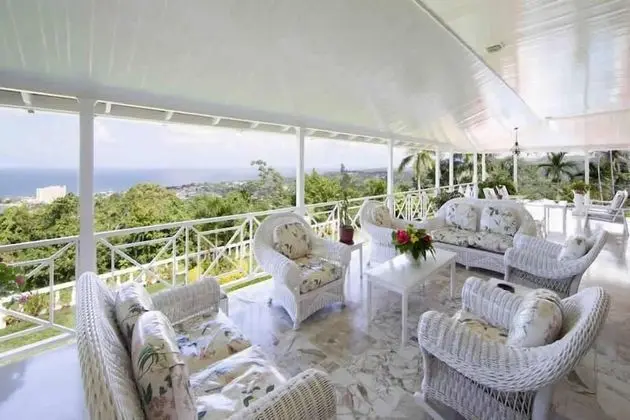 Stoneaway, 6BR by Jamaican Treasures