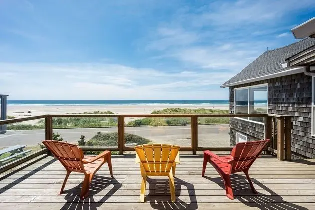 Stone's Throw by Avantstay Gorgeous Oceanfront Home on Manzanita Beach!