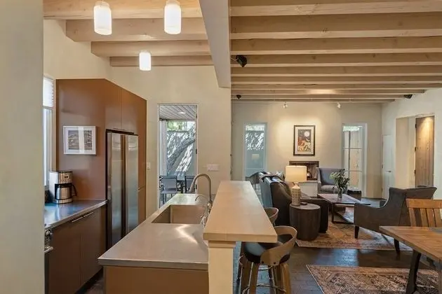 Stone's Throw - Unbeatable Location, Lovely Modern Interior - Mutfak