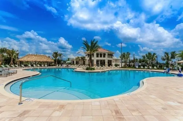 Storey Lake- 5 Bedroom Townhome w/ Pool- 1600st Townhouse by Redawning