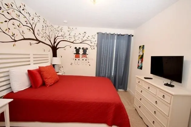 Storey Lake- 6 Bedroom Pool - 1664st Home by Redawning - Oda