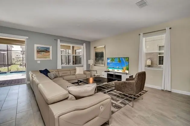 Storey Lake 9 BR Villa with Game Room - Oda Düzeni