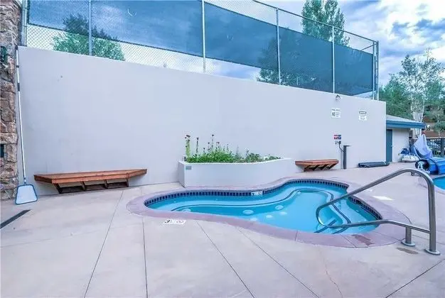 Storm Meadows Spa Grenoble III - Havuz