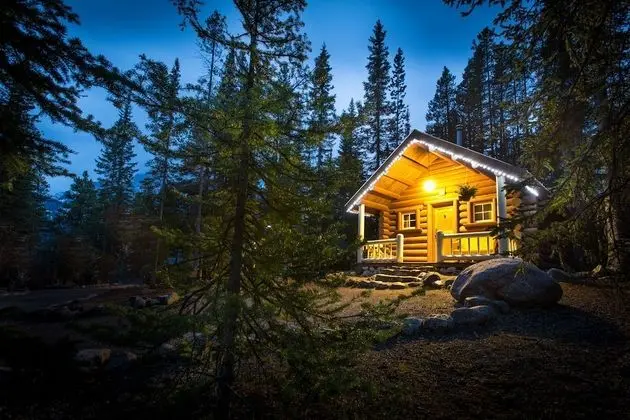 Storm Mountain Lodge Cabins & Dining