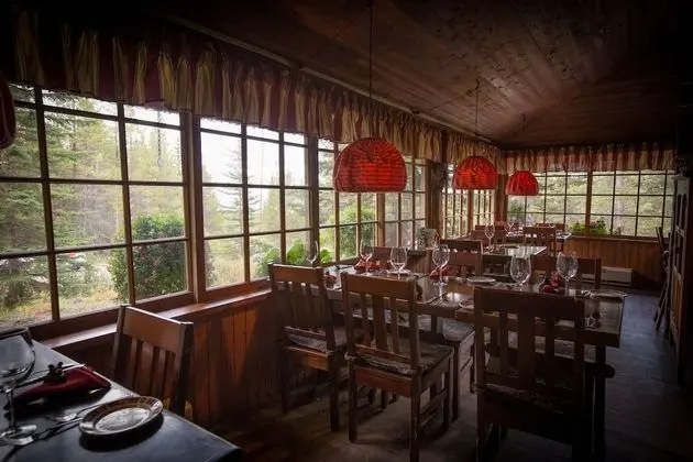 Storm Mountain Lodge Cabins & Dining - Yerinde Yemek