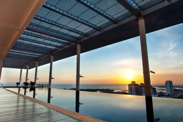 The Straits Hotel & Suites Melaka - Havuz