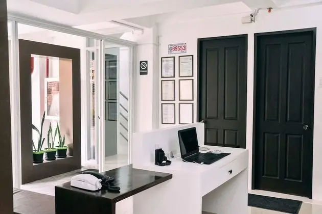 The Strand Suites and Dormitel - Lobi