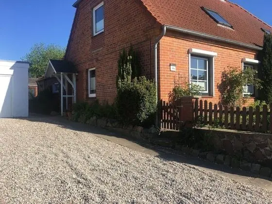 Strandwind Holiday Home With Winter Garden on the Baltic Sea