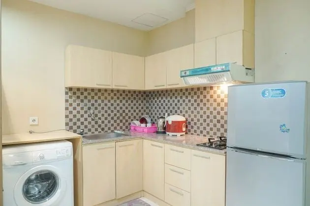 Strategic 1BR The Boulevard Apartment with Luxurious Design - Mutfak