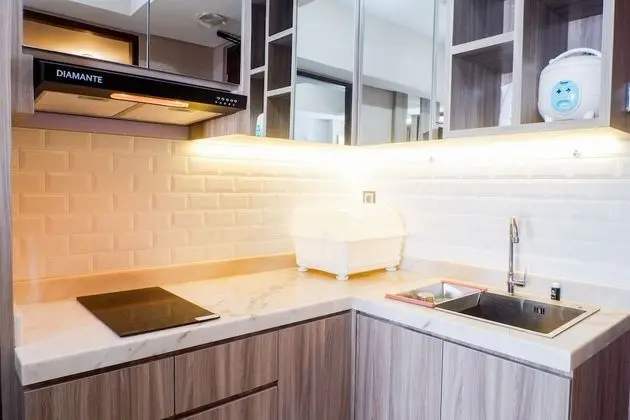 Strategic 2BR Apartment Connected to Marvell City Mall at The Linden - Mutfak