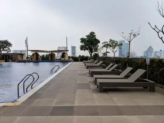 Strategic 2BR Apartment at Trillium Residence - Havuz