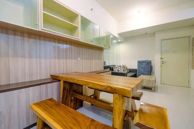 Strategic 2BR Apartment with Workspace @ Season City - Oda Düzeni