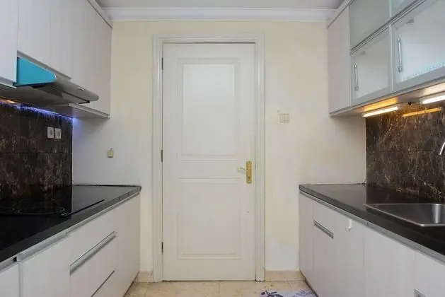 Strategic 2Br At Istana Sahid Sudirman Apartment - Mutfak