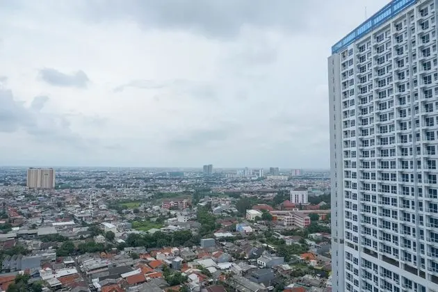 Strategic Location 1BR Apartment @ Puri Mansion near Puri By Travelio - 1