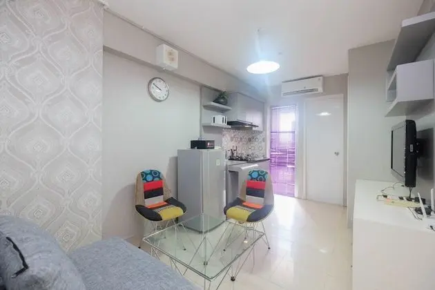 Strategic And Restful 2Br At Bassura City Apartment - İç Mekan
