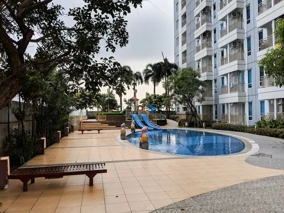 Strategic Studio Apartment at Orchard Mansion Supermall - Havuz