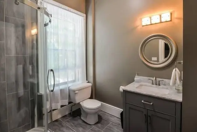 Stratford Suites - 66 Daly Ave - Oda